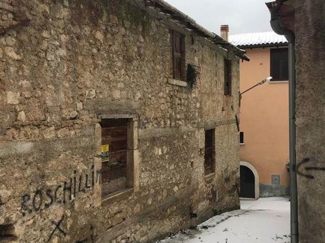 Rustico in vendita a Magliano De' Marsi, Abruzzo