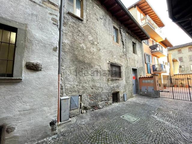 Rustico in vendita a Clusone, Lombardia