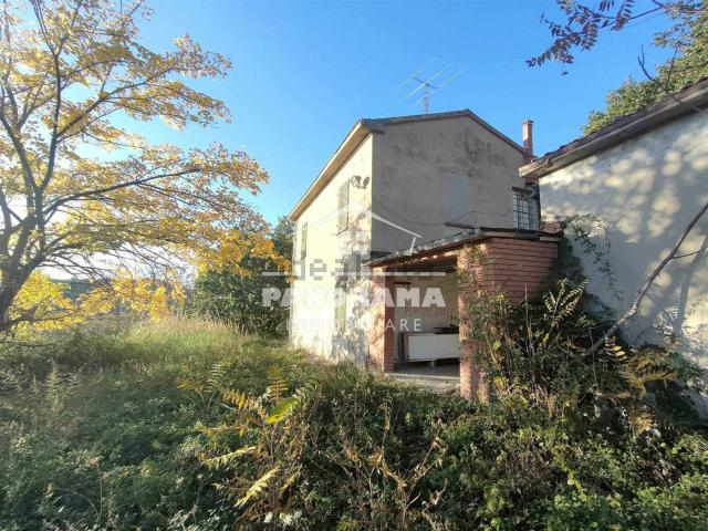 Rustico in vendita a Montescudo-Monte Colombo, Trarivi