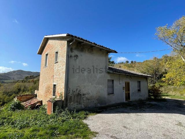 Rustico in vendita a Mazzaferro, Marche