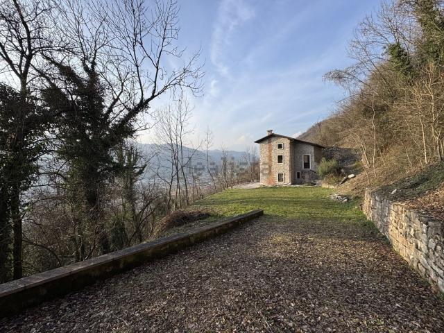 Rustico in vendita a Chiampo, Veneto
