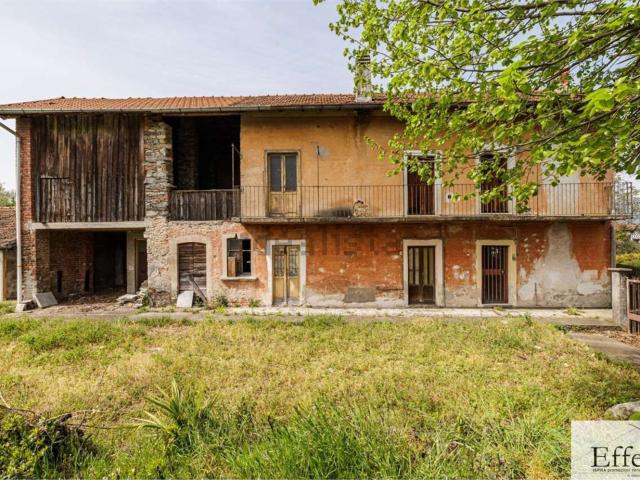 Rustico in vendita a Biandronno, Varese