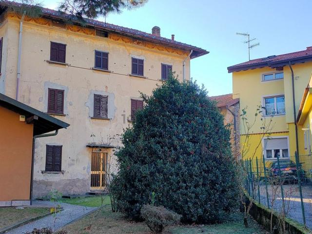 Rustico in vendita a Valle Olona, Varese