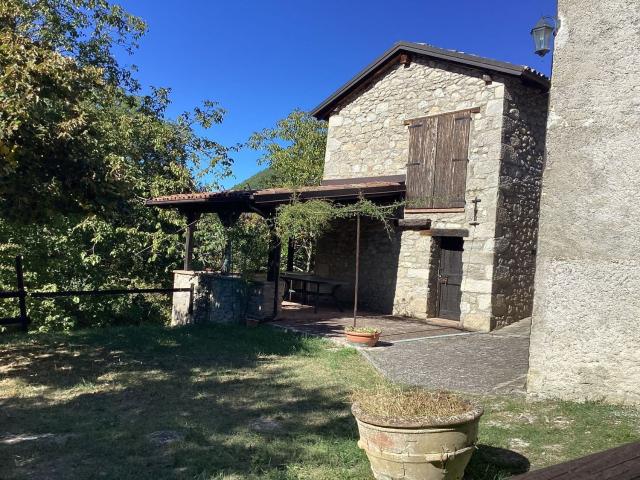 Rustico in vendita a Villa d'Aiano, Castel d'Aiano