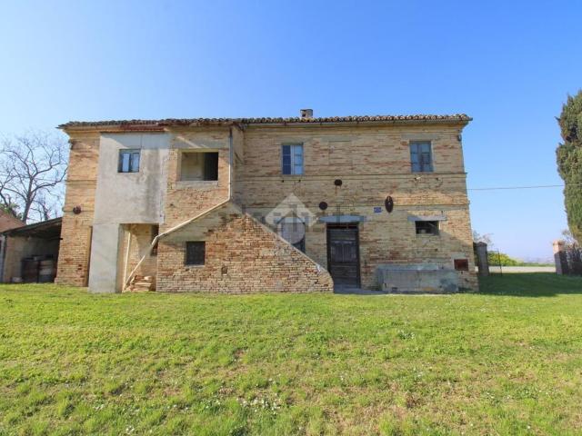 Rustico in vendita a Frazione Sambucheto, Marche