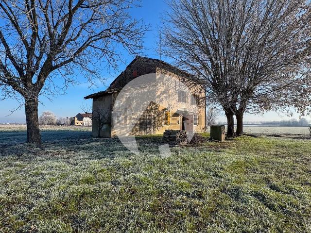 Rustico in vendita a Terra di Mezzo, Re