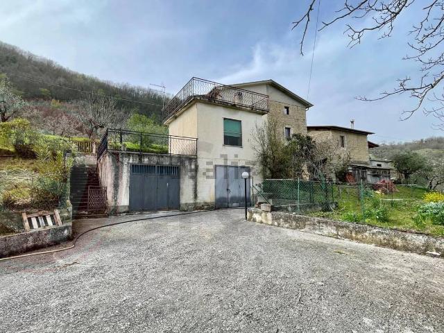 Rustico in vendita a Santopadre, Lazio