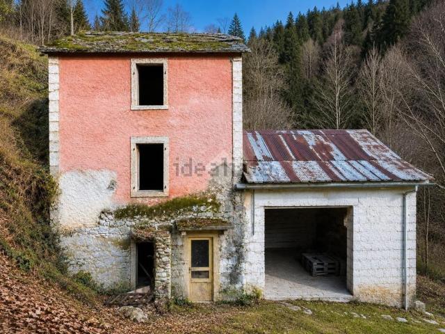 Rustico in vendita a Bosco Chiesanuova, Veneto