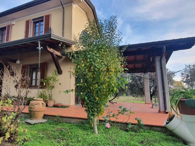 Rustico in vendita a Massarosa, Toscana