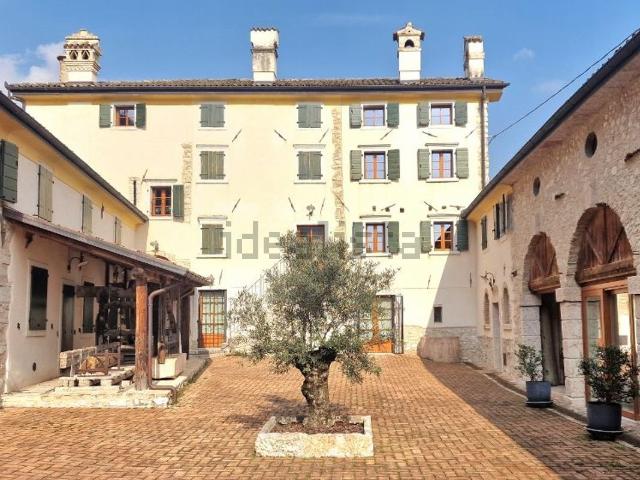 Rustico in vendita a Caprino Veronese, Veneto