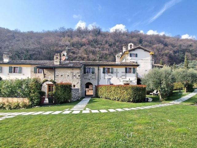 Rustico in vendita a Pazzon, Caprino Veronese