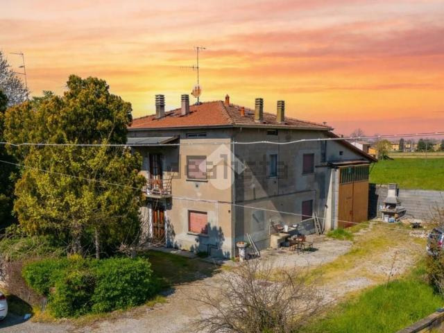 Rustico in vendita a Terra di Mezzo, Re