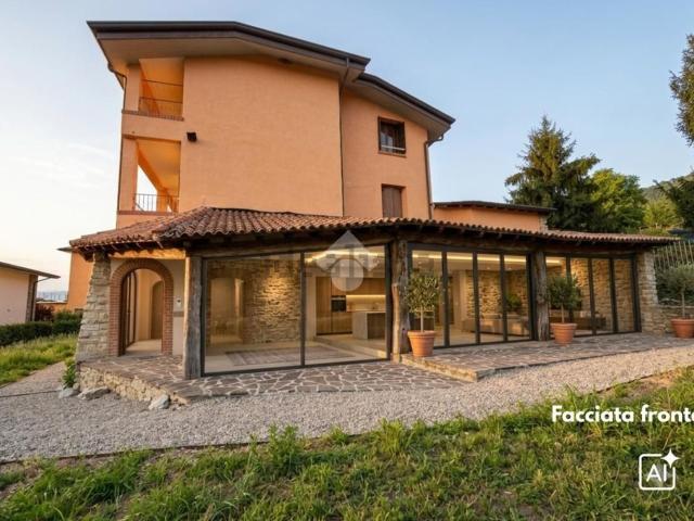 Rustico in vendita a Scanzorosciate, Lombardia