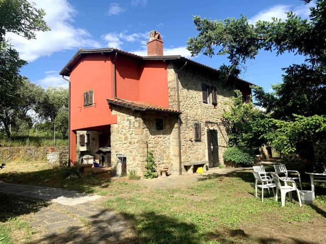 Rustico in vendita a Uzzano E Castello