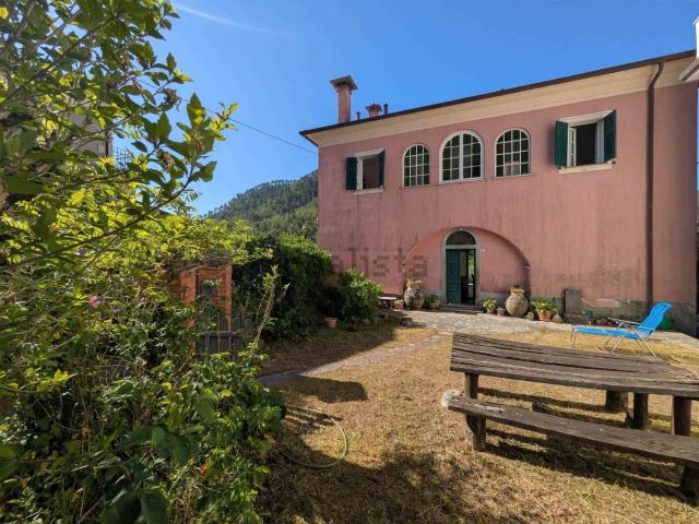 Rustico in vendita a Borghetto Di Vara, Liguria