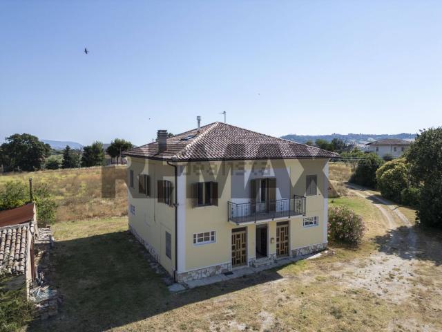 Rustico in vendita a Contrada Mattonata, Marche