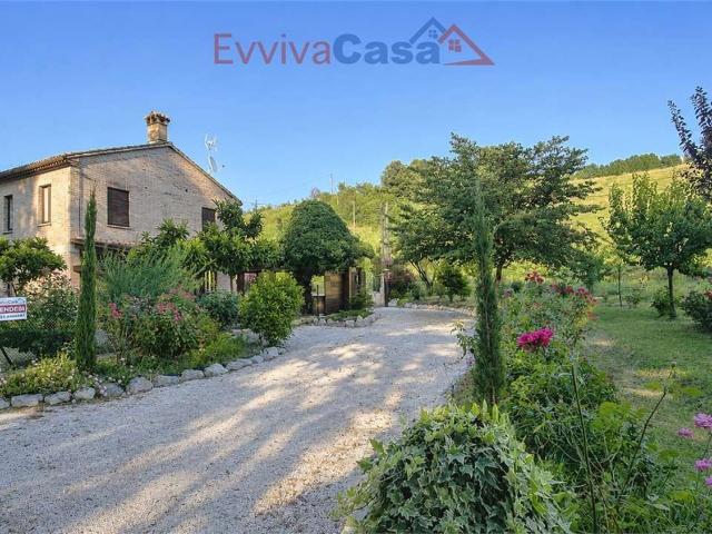 Rustico in vendita a Pioli, Ostra Vetere