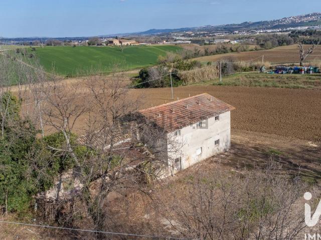 Rustico in vendita a Corneto, Marche
