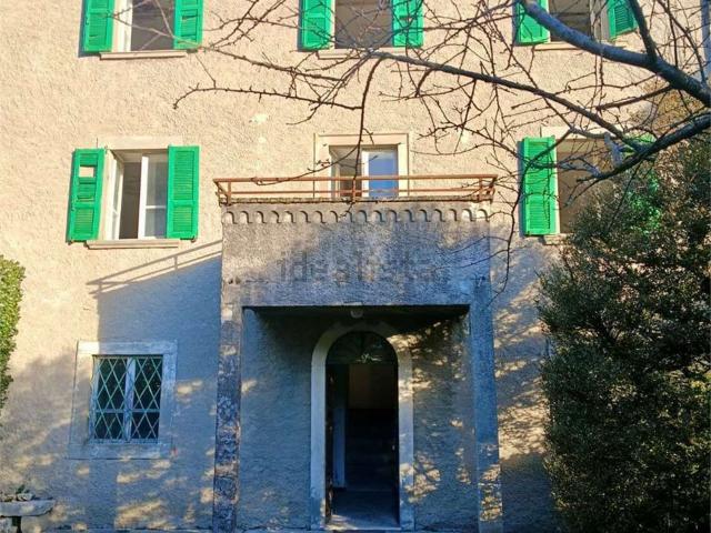 Rustico in vendita a Sant'omobono Imagna, Lombardia