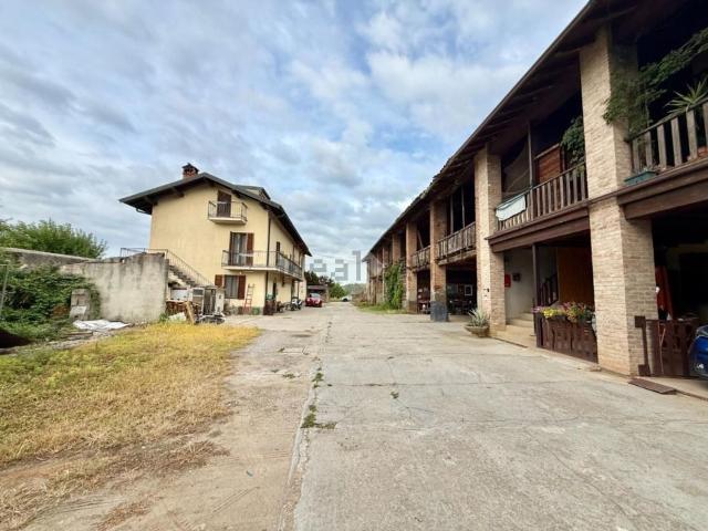 Rustico in vendita a Scanzorosciate, Lombardia