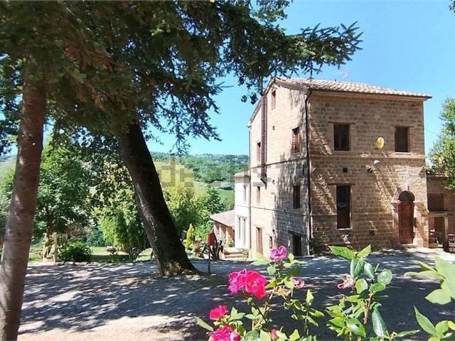 Rustico in vendita a Gualdo, Macerata
