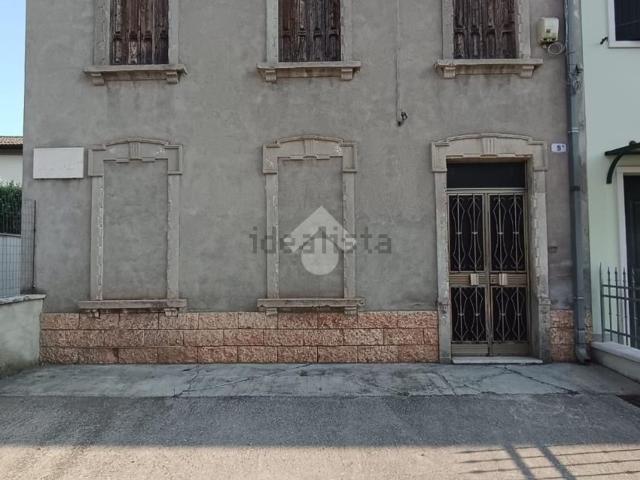 Rustico in vendita a Sud, Brenzone