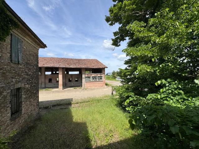 Rustico in vendita a Cadeo, Reggio Emilia