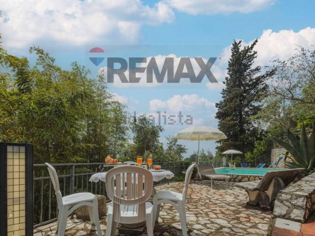 Rustico in vendita a Camaiore, Toscana