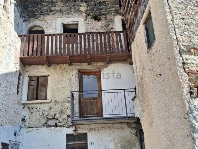 Rustico in vendita a Comunità Montana della Valle Brembana, Averara