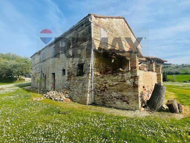 Rustico in vendita a Potenza Picena, Macerata