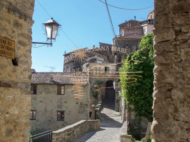 Rustico in vendita a Baiardo, Liguria