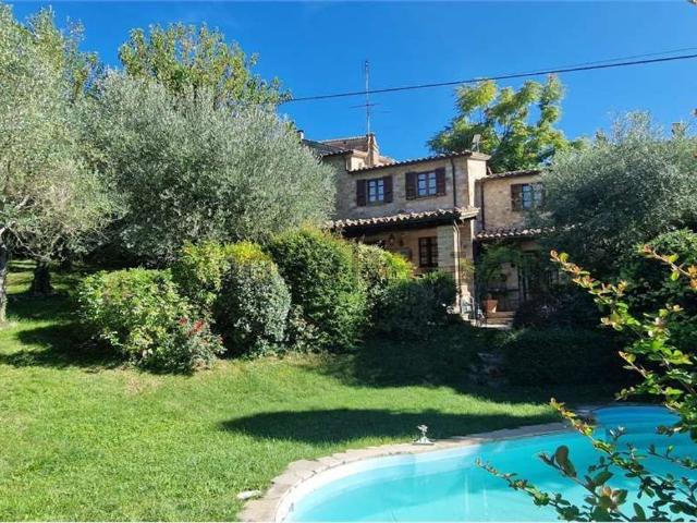 Rustico in vendita a Izzalini, Umbria
