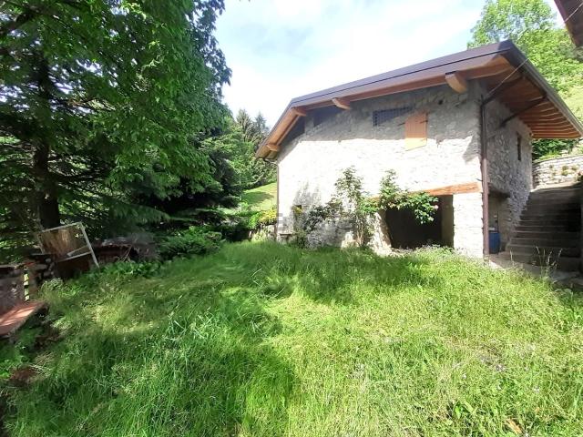 Rustico in vendita a Gazzaniga, Lombardia