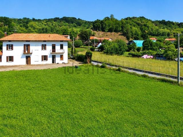 Rustico in vendita a Angera, Lombardia