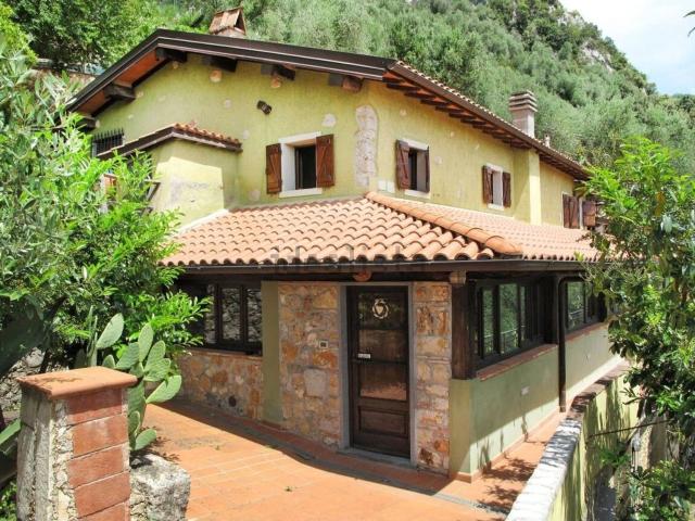Rustico in vendita a Camaiore, Toscana