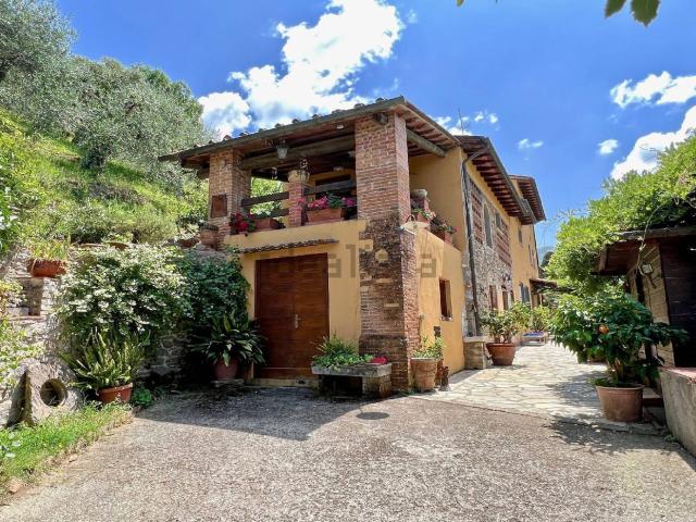 Rustico in vendita a Capannori, Toscana