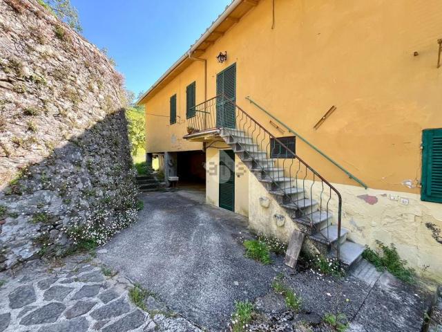 Rustico in vendita a Villa Basilica, Toscana