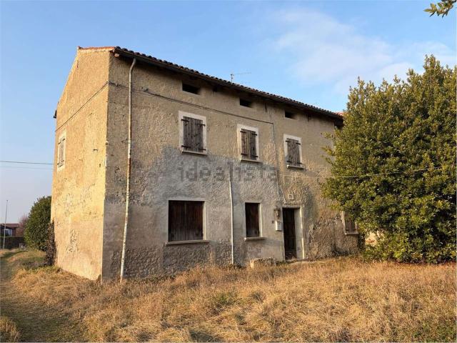 Rustico in vendita a Fiume Veneto, Friuli-Venezia Giulia