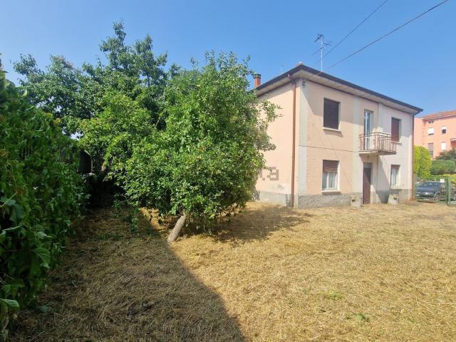 Rustico in vendita a Stradella, Lombardia