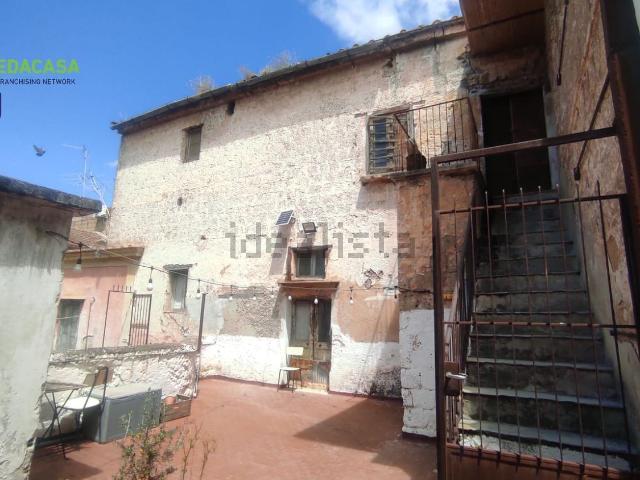 Rustico in vendita a Maddaloni, Campania