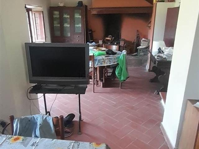 Rustico in vendita a Lamporecchio, Toscana