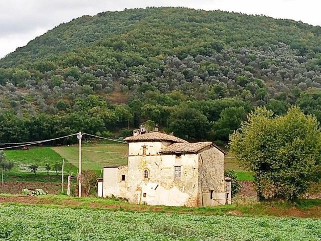 Rustico in vendita a Piazza Tevere, Rieti