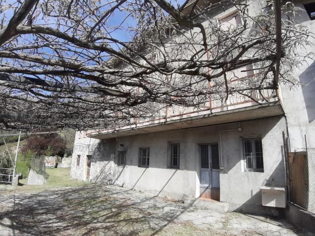 Rustico in vendita a Cene, Lombardia