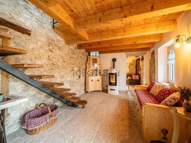 Rustico in vendita a Erbezzo, Veneto