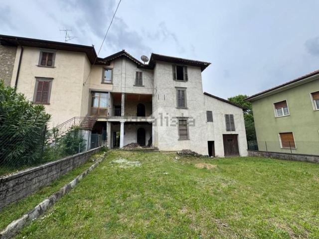 Rustico in vendita a Casazza, Lombardia