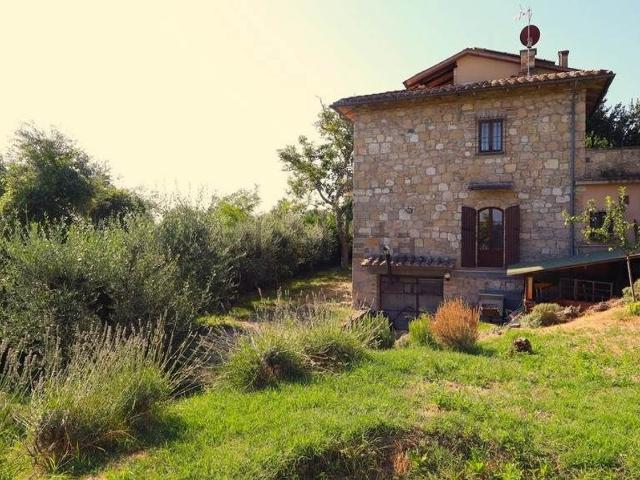 Rustico in vendita a Sarteano, Siena
