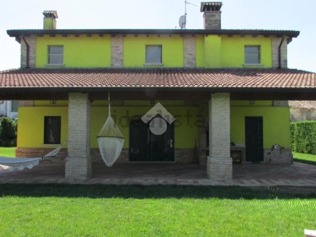 Rustico in vendita a Redondesco, Lombardia