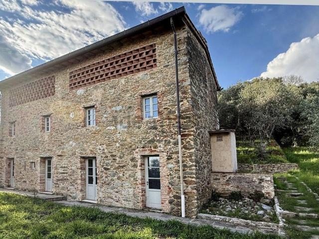 Rustico in vendita a Capezzano Pianore, Camaiore