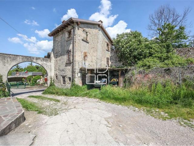 Rustico in vendita a Desenzano Del Garda, Lombardia