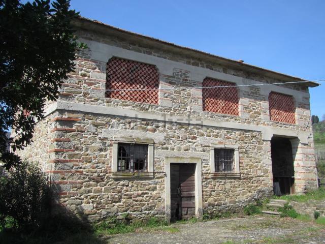 Rustico in vendita a Unione di Comuni Valdarno e Valdisieve, Pontassieve